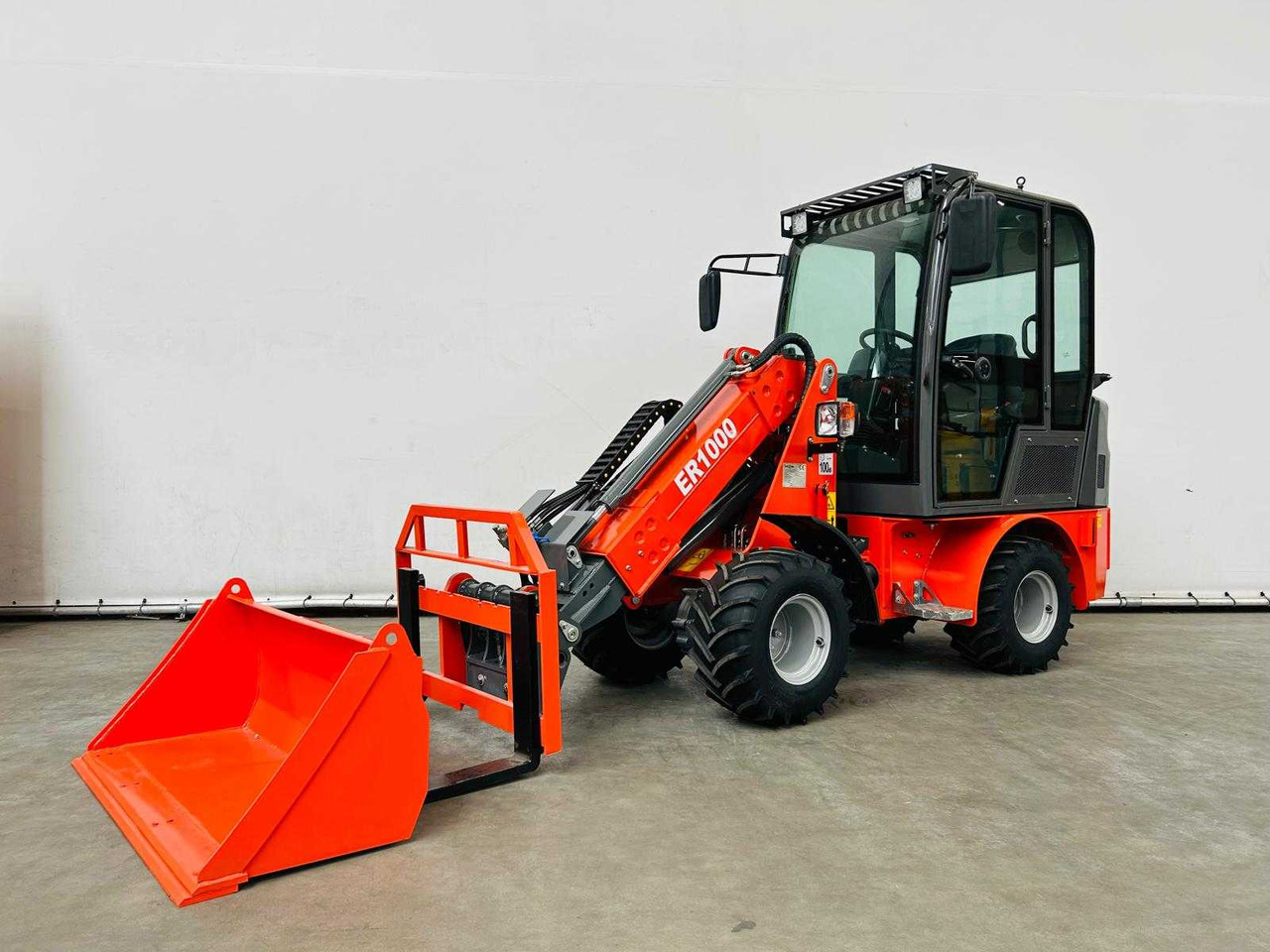 EVERUN - 2025 - ER1000 - TELESCOPIC ARTICULATED WHEEL LOADER KUBOTA EURO5 - Utovarivač na kotačima: slika EVERUN - 2025 - ER1000 - TELESCOPIC ARTICULATED WHEEL LOADER KUBOTA EURO5 - Utovarivač na kotačima EVERUN - 2025 - ER1000 - TELESCOPIC ARTICULATED WHEEL LOADER KUBOTA EURO5 - Utovarivač na kotačima: slika EVERUN - 2025 - ER1000 - TELESCOPIC ARTICULATED WHEEL LOADER KUBOTA EURO5 - Utovarivač na kotačima