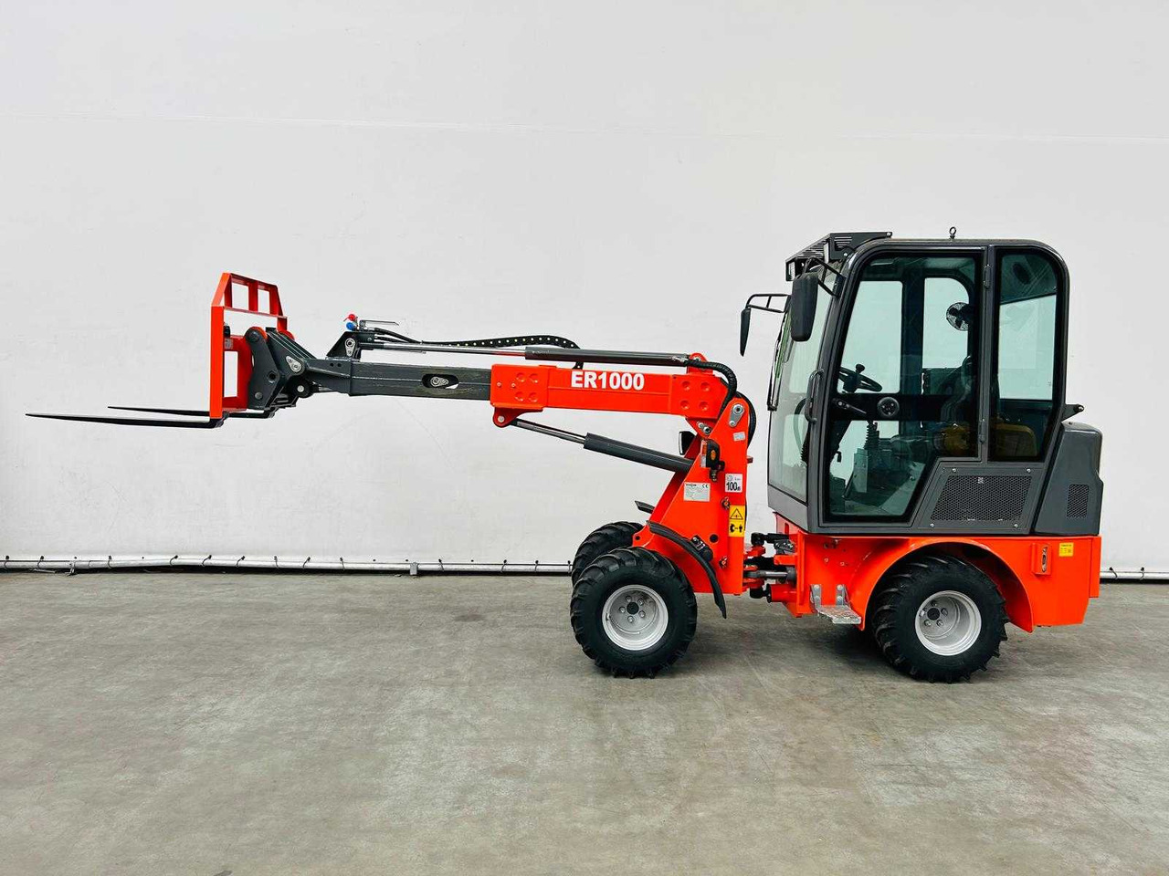 EVERUN - 2025 - ER1000 - TELESCOPIC ARTICULATED WHEEL LOADER KUBOTA EURO5 - Utovarivač na kotačima: slika EVERUN - 2025 - ER1000 - TELESCOPIC ARTICULATED WHEEL LOADER KUBOTA EURO5 - Utovarivač na kotačima EVERUN - 2025 - ER1000 - TELESCOPIC ARTICULATED WHEEL LOADER KUBOTA EURO5 - Utovarivač na kotačima: slika EVERUN - 2025 - ER1000 - TELESCOPIC ARTICULATED WHEEL LOADER KUBOTA EURO5 - Utovarivač na kotačima