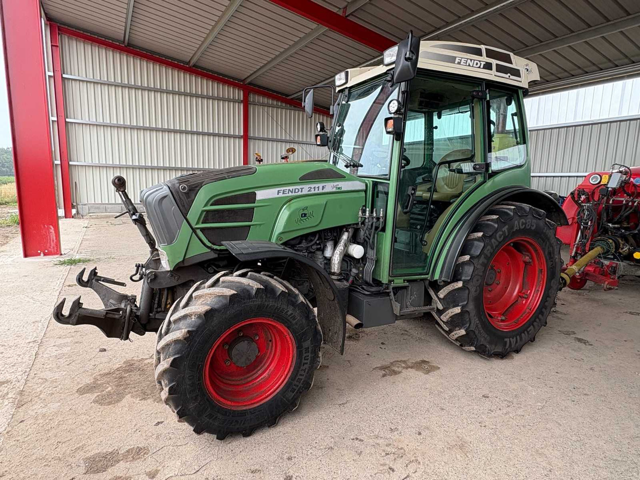 Fendt 211 Vario TMS V - Traktor: slika Fendt 211 Vario TMS V - Traktor Fendt 211 Vario TMS V - Traktor: slika Fendt 211 Vario TMS V - Traktor