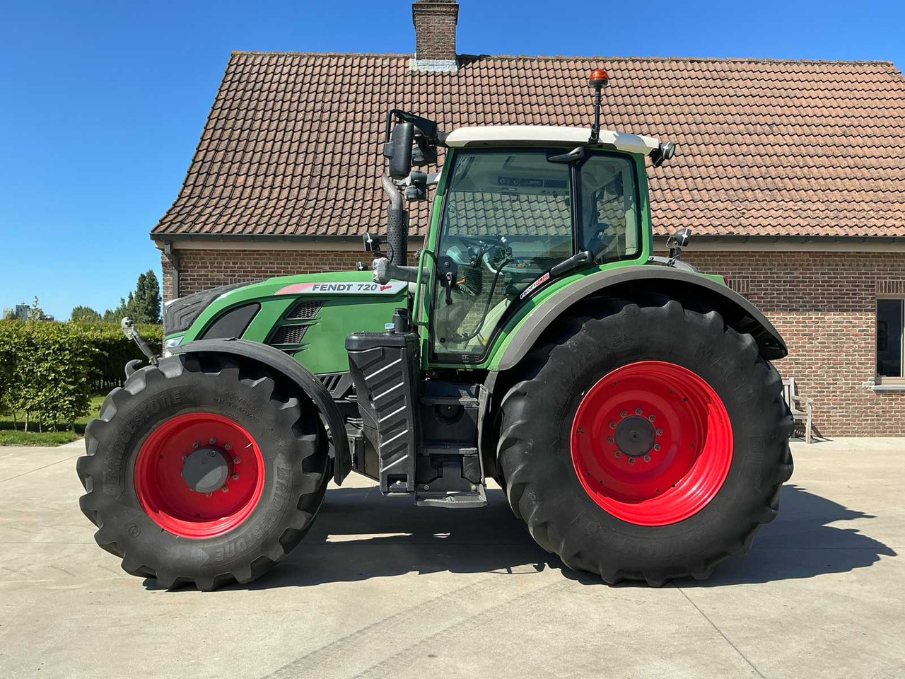 Fendt 720 Vario Profi Plus - Traktor: slika Fendt 720 Vario Profi Plus - Traktor Fendt 720 Vario Profi Plus - Traktor: slika Fendt 720 Vario Profi Plus - Traktor