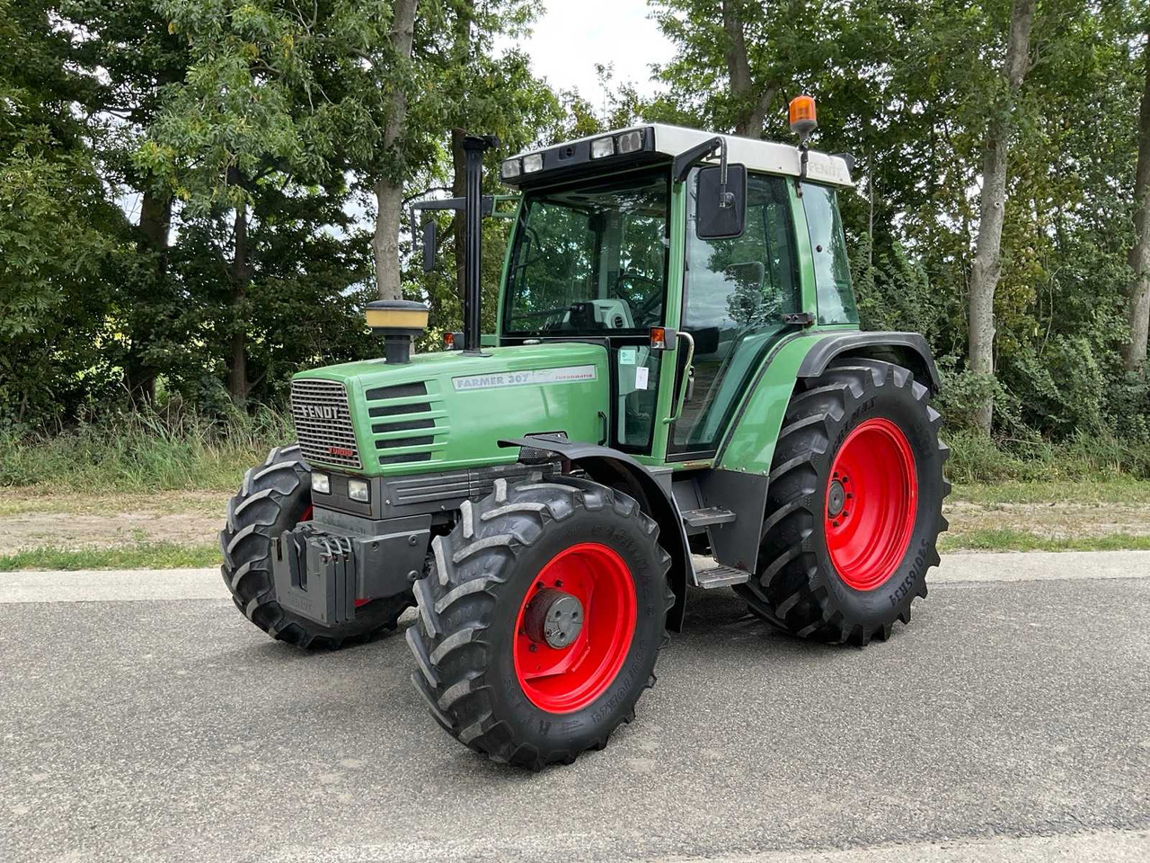 Fendt Farmer 307 Turboshift - Traktor: slika Fendt Farmer 307 Turboshift - Traktor Fendt Farmer 307 Turboshift - Traktor: slika Fendt Farmer 307 Turboshift - Traktor