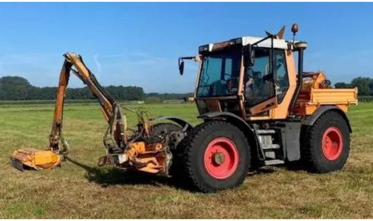 Fendt Xylon 524 4x4 - Traktor: slika Fendt Xylon 524 4x4 - Traktor Fendt Xylon 524 4x4 - Traktor: slika Fendt Xylon 524 4x4 - Traktor