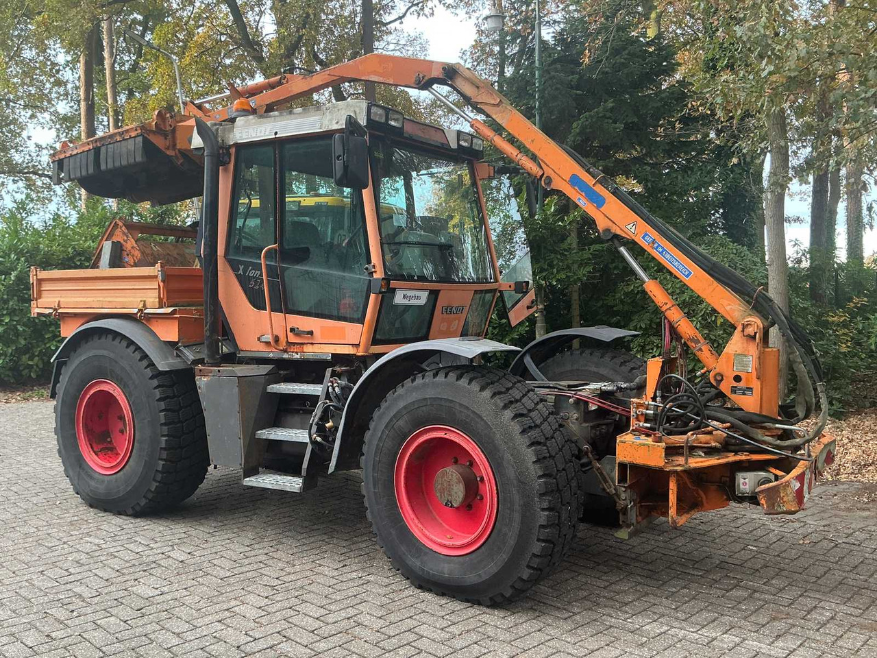 Fendt Xylon 524 4x4 - Traktor: slika Fendt Xylon 524 4x4 - Traktor Fendt Xylon 524 4x4 - Traktor: slika Fendt Xylon 524 4x4 - Traktor