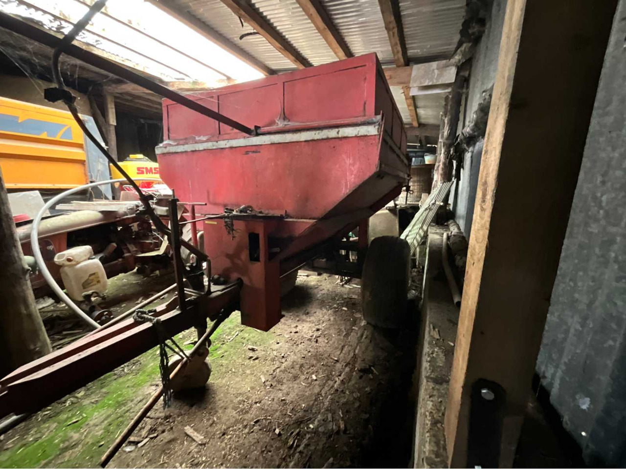 Fertilizer Seeder - Oprema za sijanje: slika  Fertilizer Seeder - Oprema za sijanje Fertilizer Seeder - Oprema za sijanje: slika  Fertilizer Seeder - Oprema za sijanje