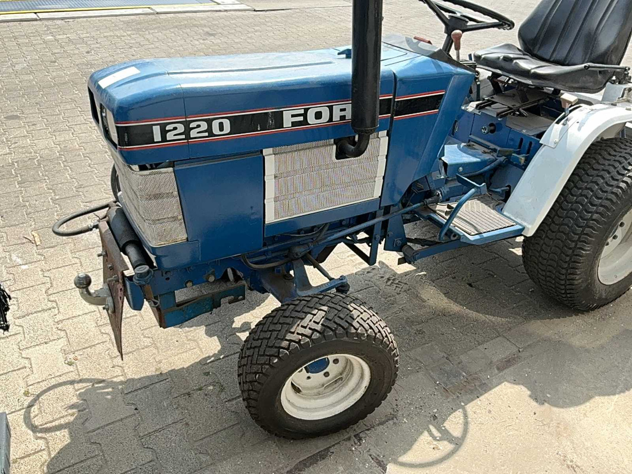 Ford 1220 - Mali traktor: slika Ford 1220 - Mali traktor Ford 1220 - Mali traktor: slika Ford 1220 - Mali traktor