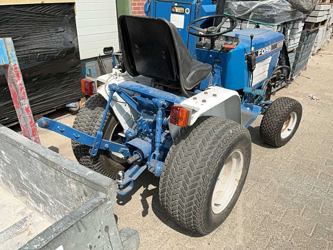 Ford 1220 - Mali traktor: slika Ford 1220 - Mali traktor Ford 1220 - Mali traktor: slika Ford 1220 - Mali traktor