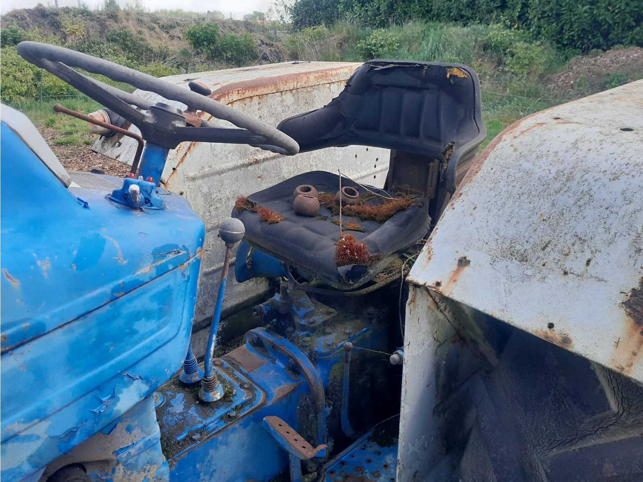 Ford 2000 - Traktor: slika Ford 2000 - Traktor Ford 2000 - Traktor: slika Ford 2000 - Traktor