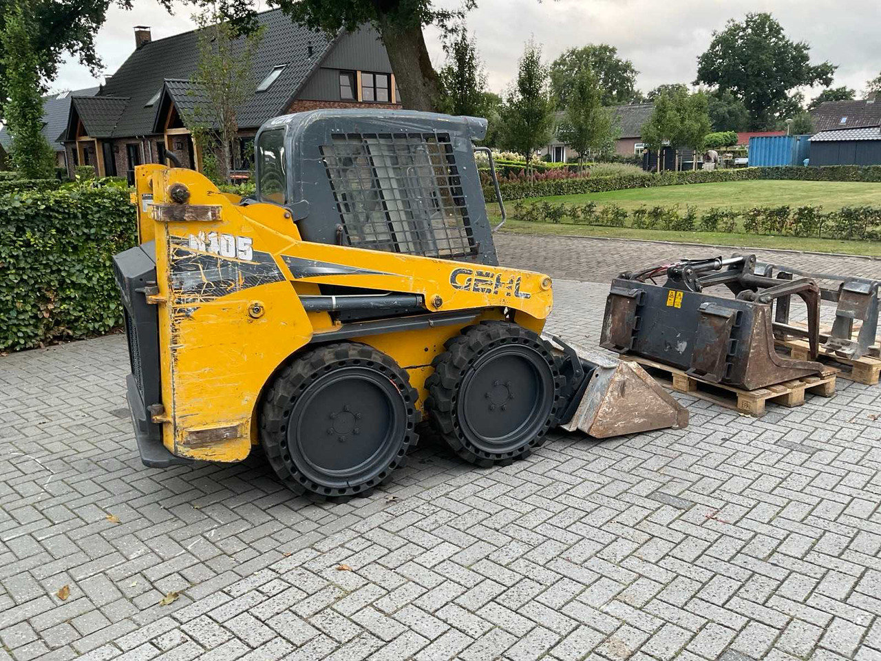 Gehl R105 - Mini utovarivač: slika Gehl R105 - Mini utovarivač Gehl R105 - Mini utovarivač: slika Gehl R105 - Mini utovarivač