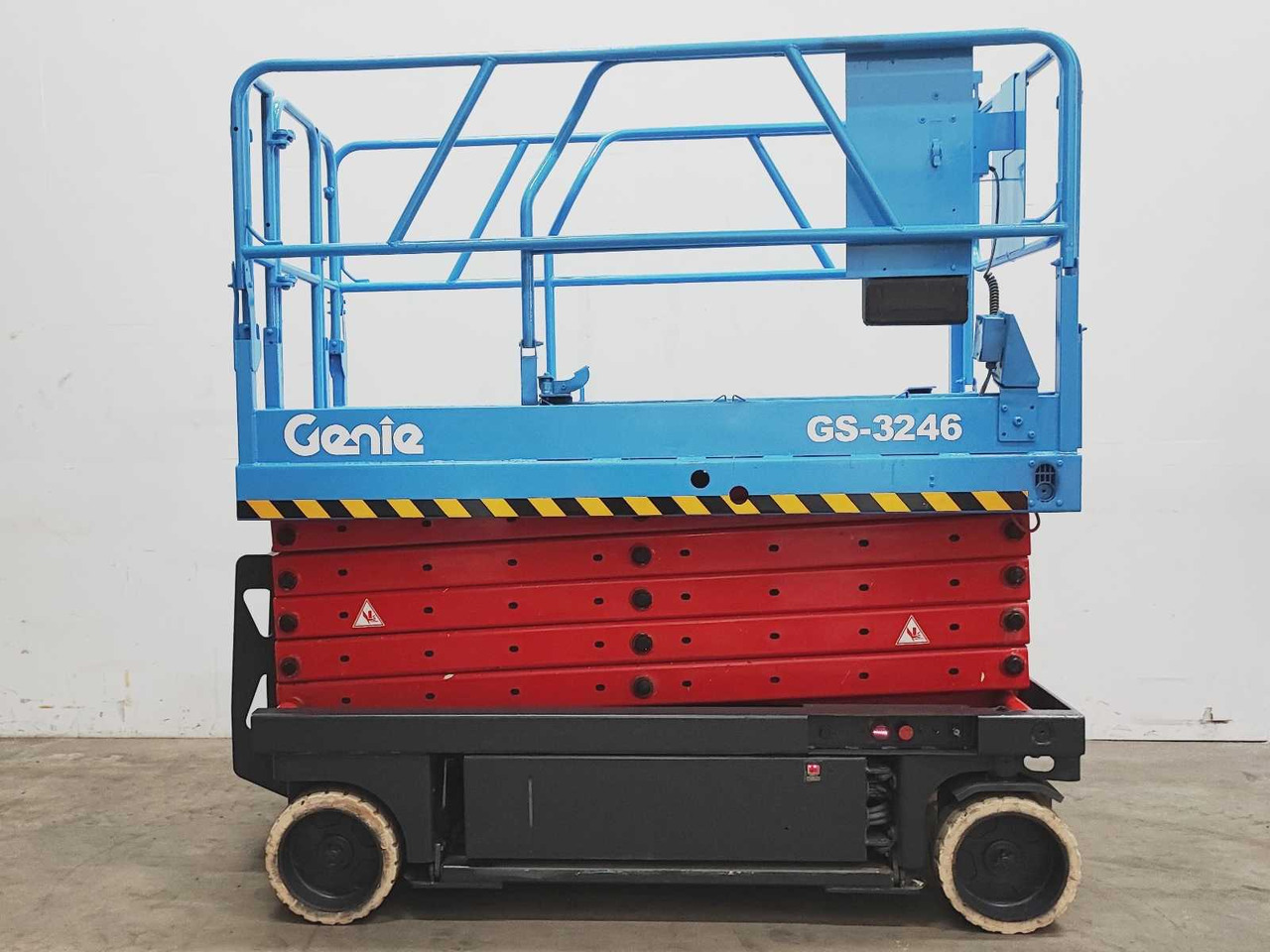 Genie GS-3246 - Podizna platforma: slika Genie GS-3246 - Podizna platforma Genie GS-3246 - Podizna platforma: slika Genie GS-3246 - Podizna platforma