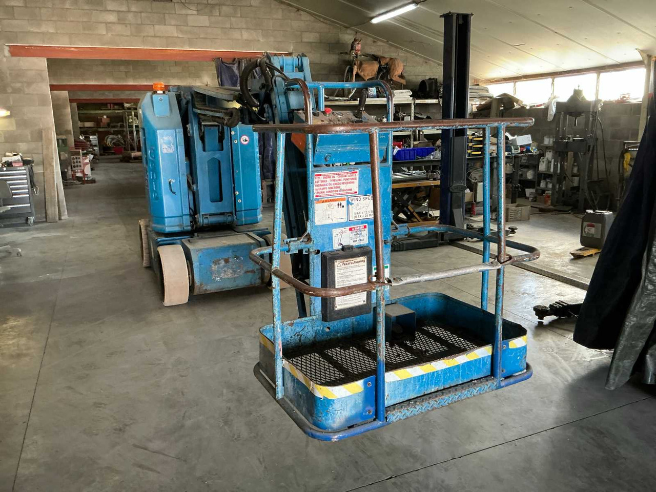 Genie Z30-N - Podizna platforma: slika Genie Z30-N - Podizna platforma Genie Z30-N - Podizna platforma: slika Genie Z30-N - Podizna platforma
