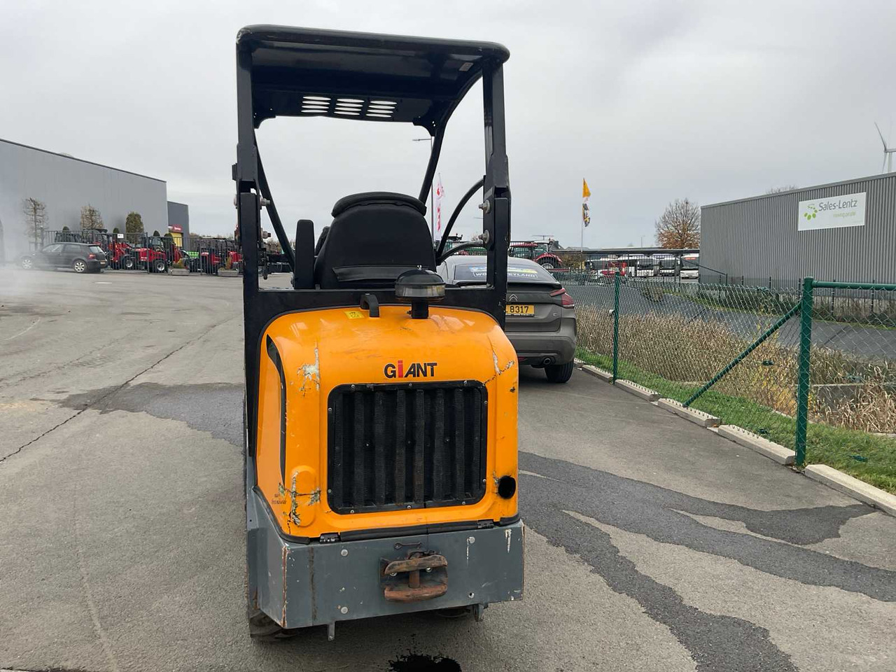 Giant D337T - Utovarivač na kotačima: slika Giant D337T - Utovarivač na kotačima Giant D337T - Utovarivač na kotačima: slika Giant D337T - Utovarivač na kotačima