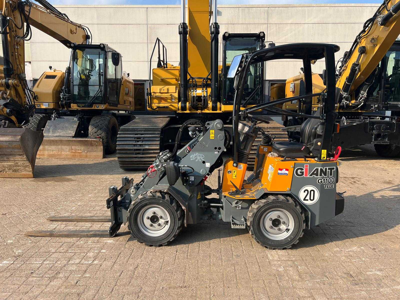 Giant G1100 Tele - Utovarivač na kotačima: slika Giant G1100 Tele - Utovarivač na kotačima Giant G1100 Tele - Utovarivač na kotačima: slika Giant G1100 Tele - Utovarivač na kotačima