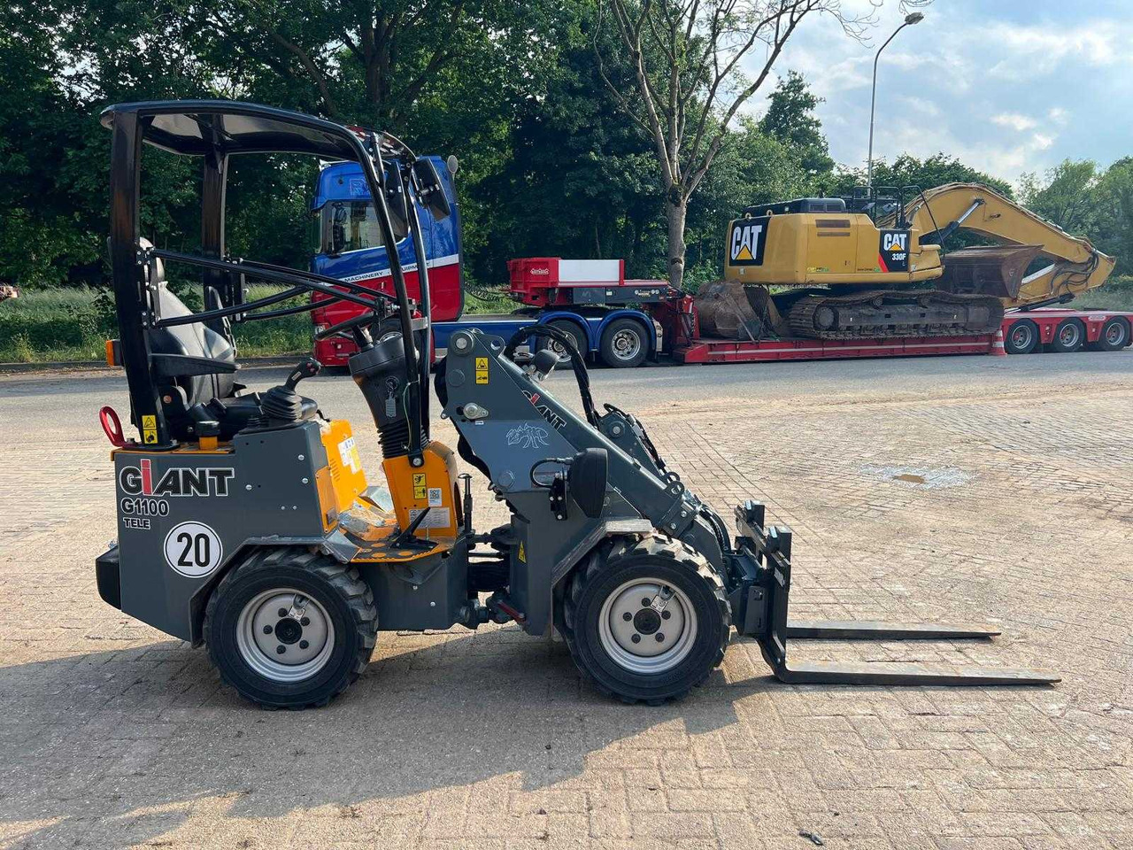 Giant G1100 Tele - Utovarivač na kotačima: slika Giant G1100 Tele - Utovarivač na kotačima Giant G1100 Tele - Utovarivač na kotačima: slika Giant G1100 Tele - Utovarivač na kotačima