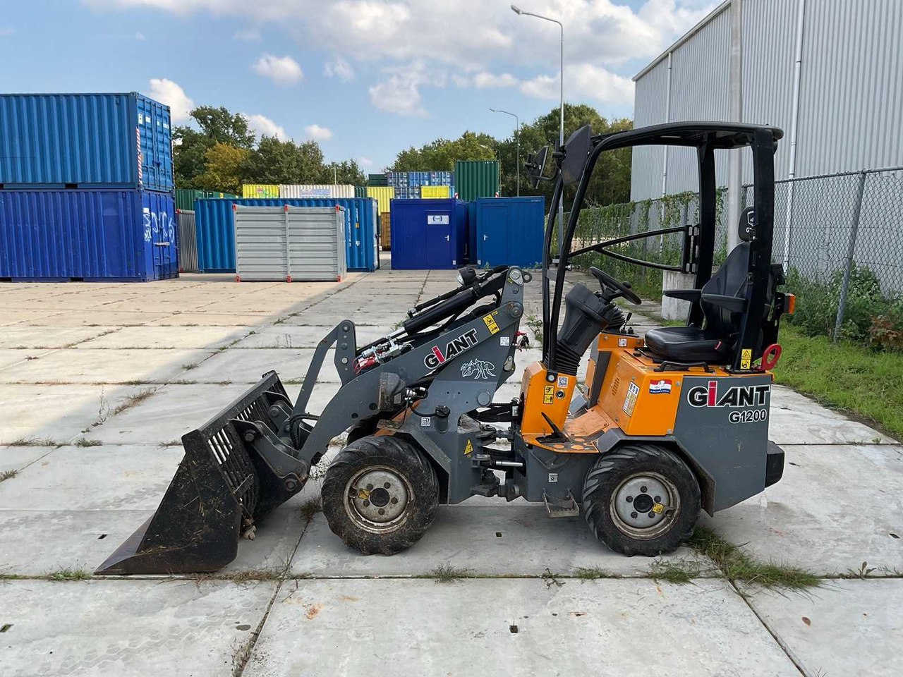 Giant G1200 - Utovarivač na kotačima: slika Giant G1200 - Utovarivač na kotačima Giant G1200 - Utovarivač na kotačima: slika Giant G1200 - Utovarivač na kotačima