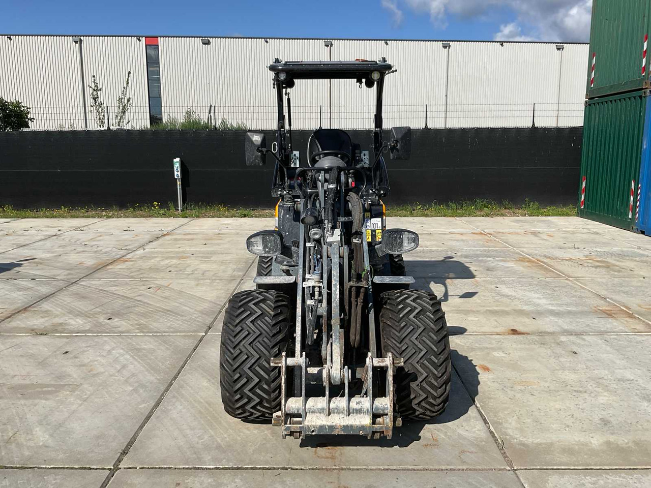 Giant G2200E X-TRA - Utovarivač na kotačima: slika Giant G2200E X-TRA - Utovarivač na kotačima Giant G2200E X-TRA - Utovarivač na kotačima: slika Giant G2200E X-TRA - Utovarivač na kotačima