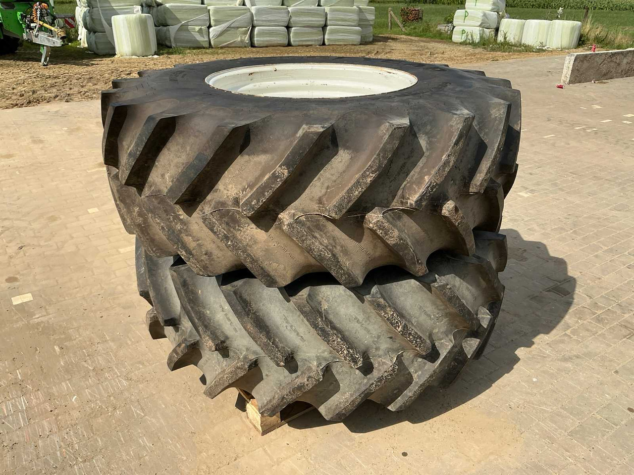 Goodyear DT820 - Gume i felge za Traktor: slika Goodyear DT820 - Gume i felge za Traktor Goodyear DT820 - Gume i felge za Traktor: slika Goodyear DT820 - Gume i felge za Traktor