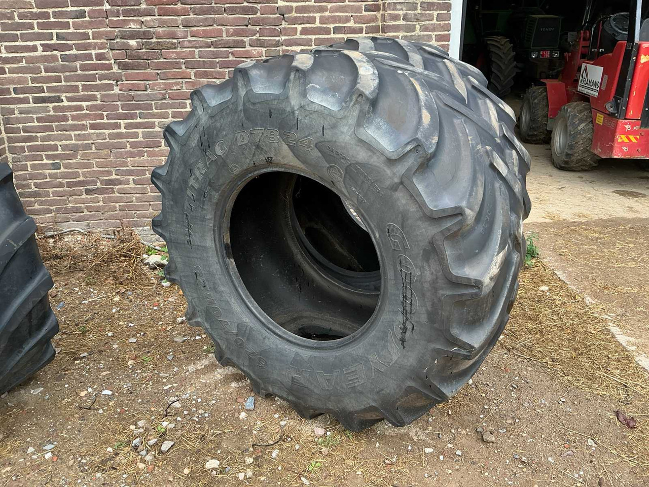 Goodyear Optitrac DT 824 - Gume i felge za Traktor: slika Goodyear Optitrac DT 824 - Gume i felge za Traktor Goodyear Optitrac DT 824 - Gume i felge za Traktor: slika Goodyear Optitrac DT 824 - Gume i felge za Traktor