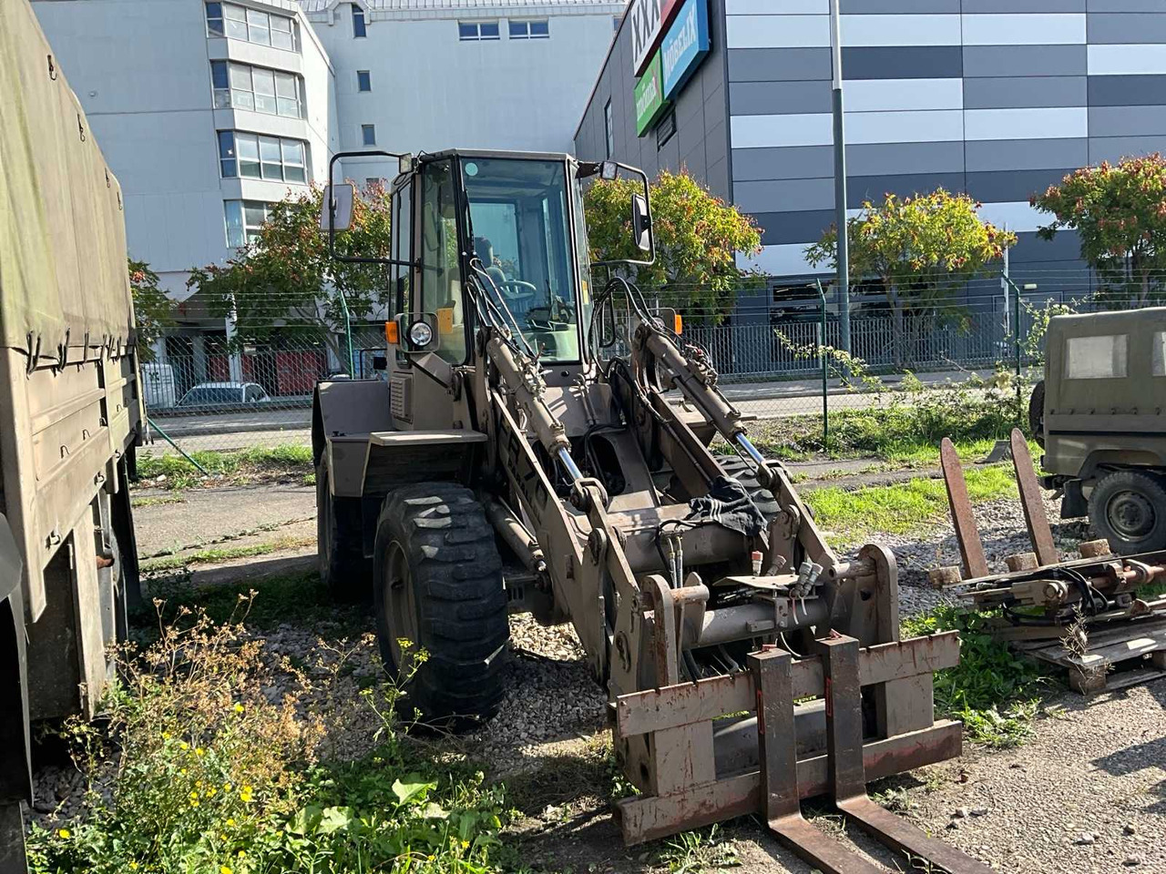 Hitachi FR 70PL Radlader mit Zubehör - Utovarivač na kotačima: slika Hitachi FR 70PL Radlader mit Zubehör - Utovarivač na kotačima Hitachi FR 70PL Radlader mit Zubehör - Utovarivač na kotačima: slika Hitachi FR 70PL Radlader mit Zubehör - Utovarivač na kotačima