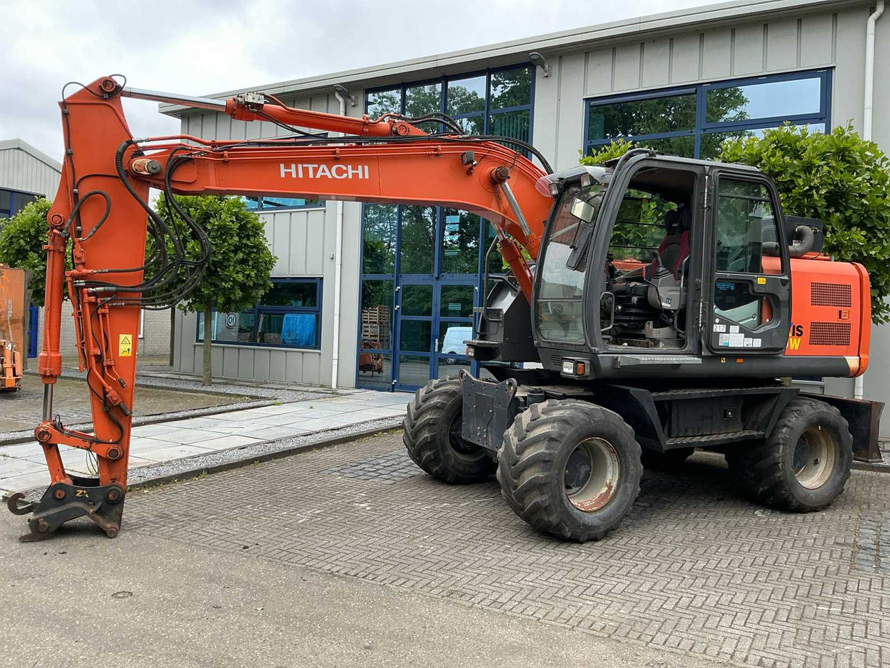 Hitachi ZX140W-3 - Bager na kotačima: slika Hitachi ZX140W-3 - Bager na kotačima Hitachi ZX140W-3 - Bager na kotačima: slika Hitachi ZX140W-3 - Bager na kotačima
