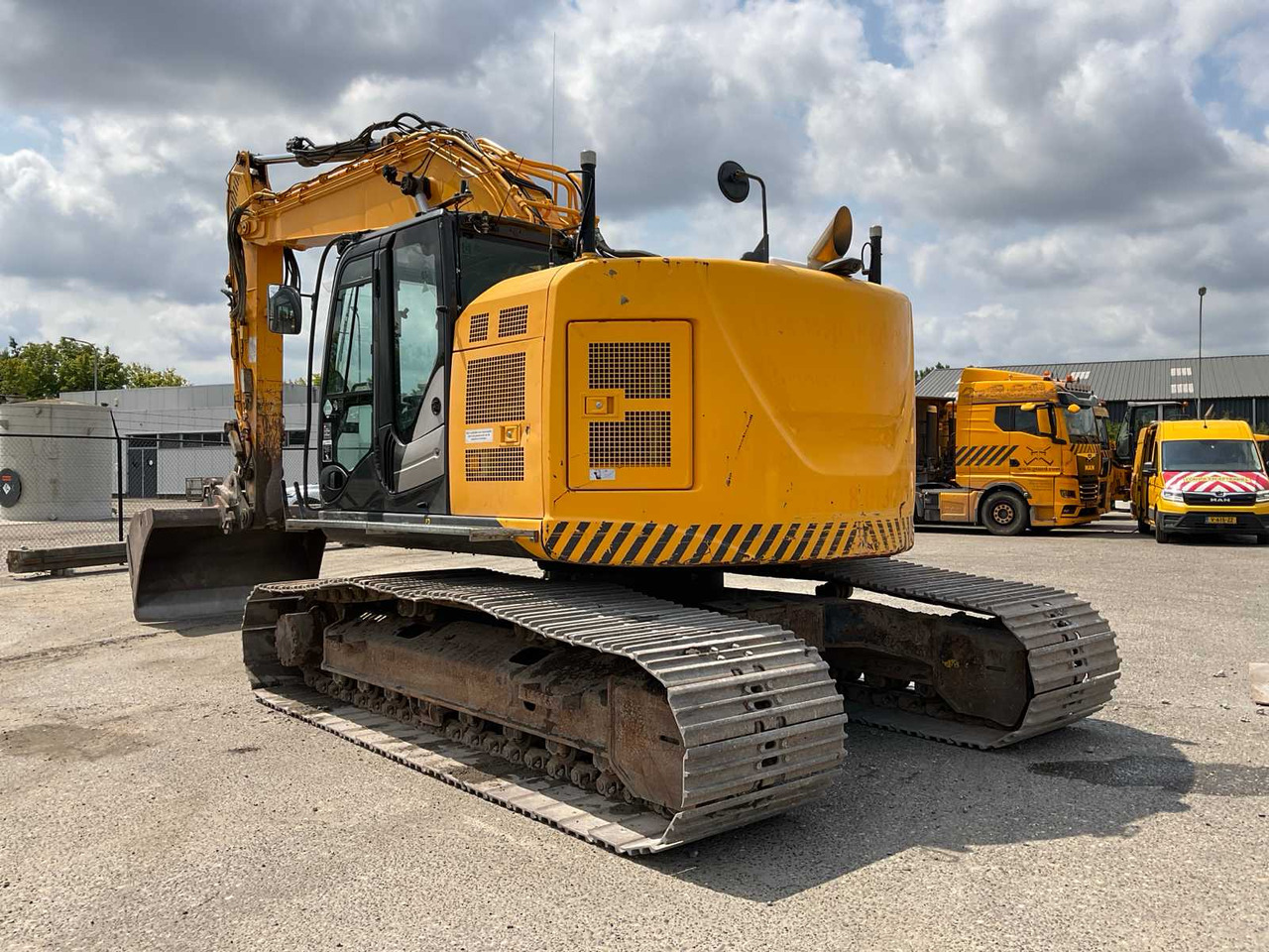Hitachi ZX225USLC-5B - Bager gusjeničar: slika Hitachi ZX225USLC-5B - Bager gusjeničar Hitachi ZX225USLC-5B - Bager gusjeničar: slika Hitachi ZX225USLC-5B - Bager gusjeničar