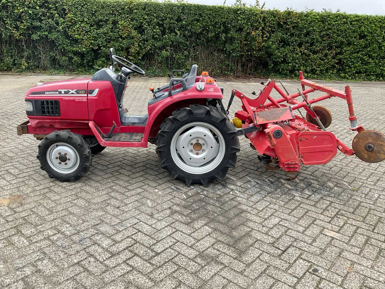 Honda TX18 - Mali traktor: slika Honda TX18 - Mali traktor Honda TX18 - Mali traktor: slika Honda TX18 - Mali traktor