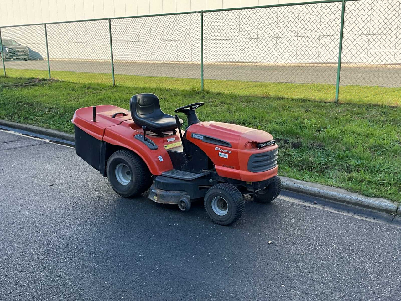 Husqvarna CTH 151T - Vrtna kosilica: slika Husqvarna CTH 151T - Vrtna kosilica Husqvarna CTH 151T - Vrtna kosilica: slika Husqvarna CTH 151T - Vrtna kosilica