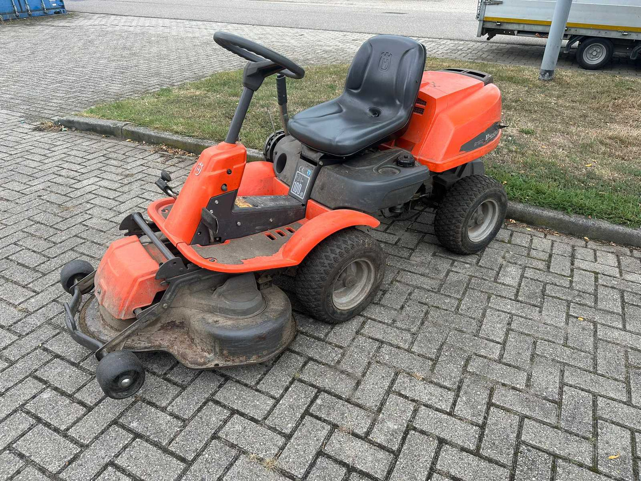 Husqvarna R160 - Vrtna kosilica: slika Husqvarna R160 - Vrtna kosilica Husqvarna R160 - Vrtna kosilica: slika Husqvarna R160 - Vrtna kosilica