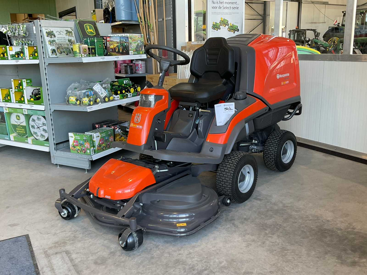 Husqvarna RC 318T - Vrtna kosilica: slika Husqvarna RC 318T - Vrtna kosilica Husqvarna RC 318T - Vrtna kosilica: slika Husqvarna RC 318T - Vrtna kosilica