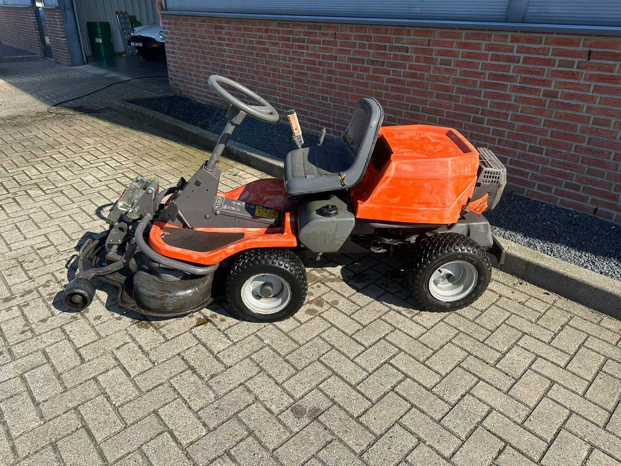 Husqvarna rider 11 - Vrtna kosilica: slika Husqvarna rider 11 - Vrtna kosilica Husqvarna rider 11 - Vrtna kosilica: slika Husqvarna rider 11 - Vrtna kosilica