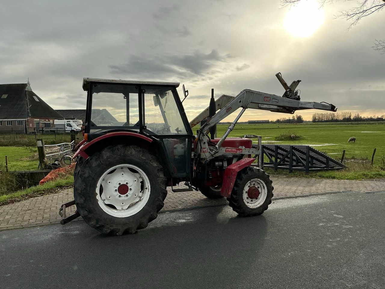 INTERNATIONAL 733 4X4 ALL-WHEEL DRIVE FARM TRACTOR - Traktor: slika INTERNATIONAL 733 4X4 ALL-WHEEL DRIVE FARM TRACTOR - Traktor INTERNATIONAL 733 4X4 ALL-WHEEL DRIVE FARM TRACTOR - Traktor: slika INTERNATIONAL 733 4X4 ALL-WHEEL DRIVE FARM TRACTOR - Traktor