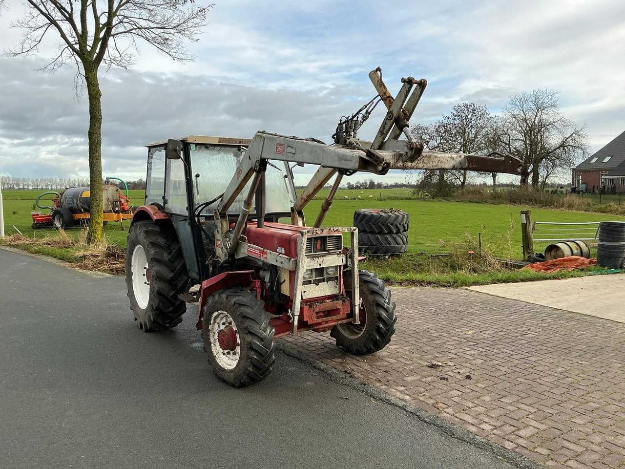 INTERNATIONAL 733 4X4 ALL-WHEEL DRIVE FARM TRACTOR - Traktor: slika INTERNATIONAL 733 4X4 ALL-WHEEL DRIVE FARM TRACTOR - Traktor INTERNATIONAL 733 4X4 ALL-WHEEL DRIVE FARM TRACTOR - Traktor: slika INTERNATIONAL 733 4X4 ALL-WHEEL DRIVE FARM TRACTOR - Traktor