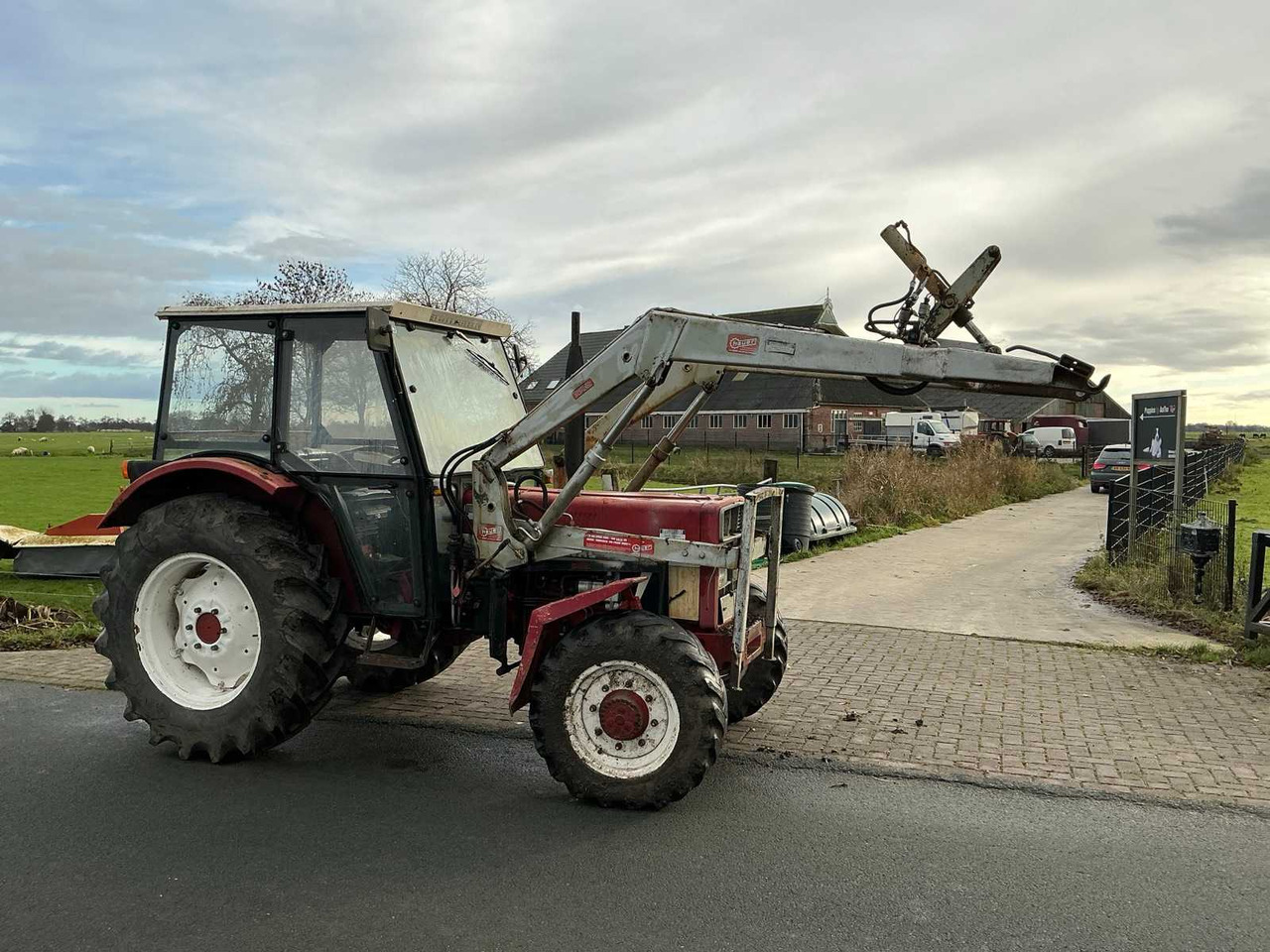 INTERNATIONAL 733 4X4 ALL-WHEEL DRIVE FARM TRACTOR - Traktor: slika INTERNATIONAL 733 4X4 ALL-WHEEL DRIVE FARM TRACTOR - Traktor INTERNATIONAL 733 4X4 ALL-WHEEL DRIVE FARM TRACTOR - Traktor: slika INTERNATIONAL 733 4X4 ALL-WHEEL DRIVE FARM TRACTOR - Traktor