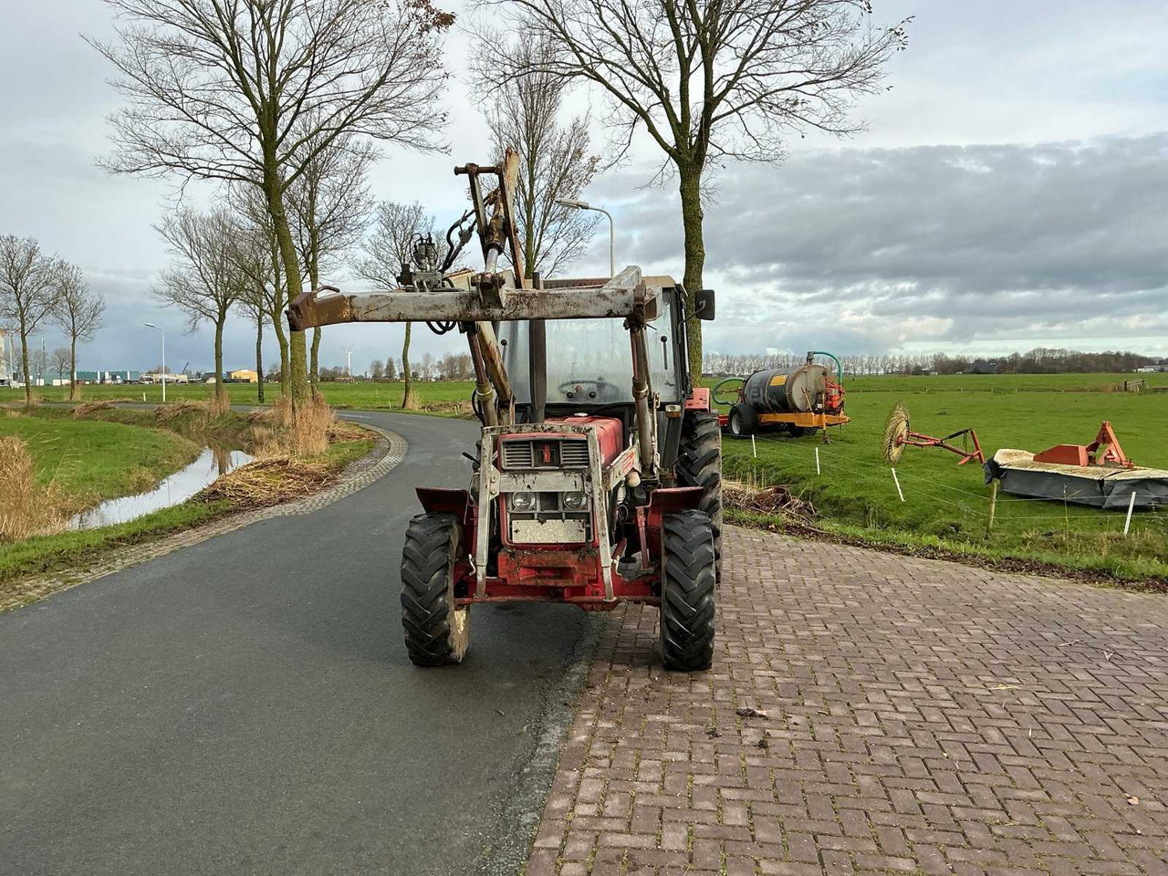 INTERNATIONAL 733 4X4 ALL-WHEEL DRIVE FARM TRACTOR - Traktor: slika INTERNATIONAL 733 4X4 ALL-WHEEL DRIVE FARM TRACTOR - Traktor INTERNATIONAL 733 4X4 ALL-WHEEL DRIVE FARM TRACTOR - Traktor: slika INTERNATIONAL 733 4X4 ALL-WHEEL DRIVE FARM TRACTOR - Traktor