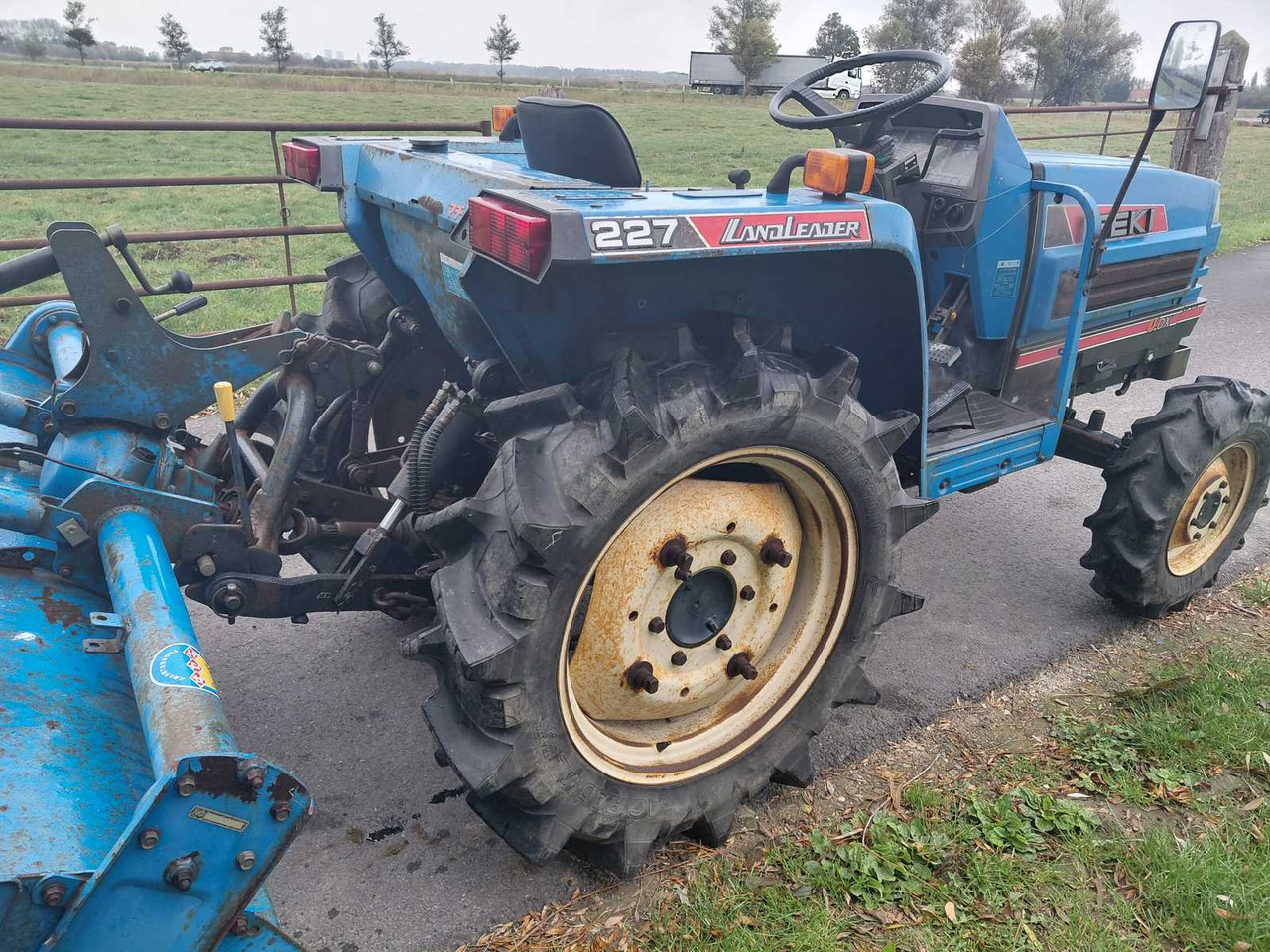 Iseki TA227 - Mali traktor: slika Iseki TA227 - Mali traktor Iseki TA227 - Mali traktor: slika Iseki TA227 - Mali traktor