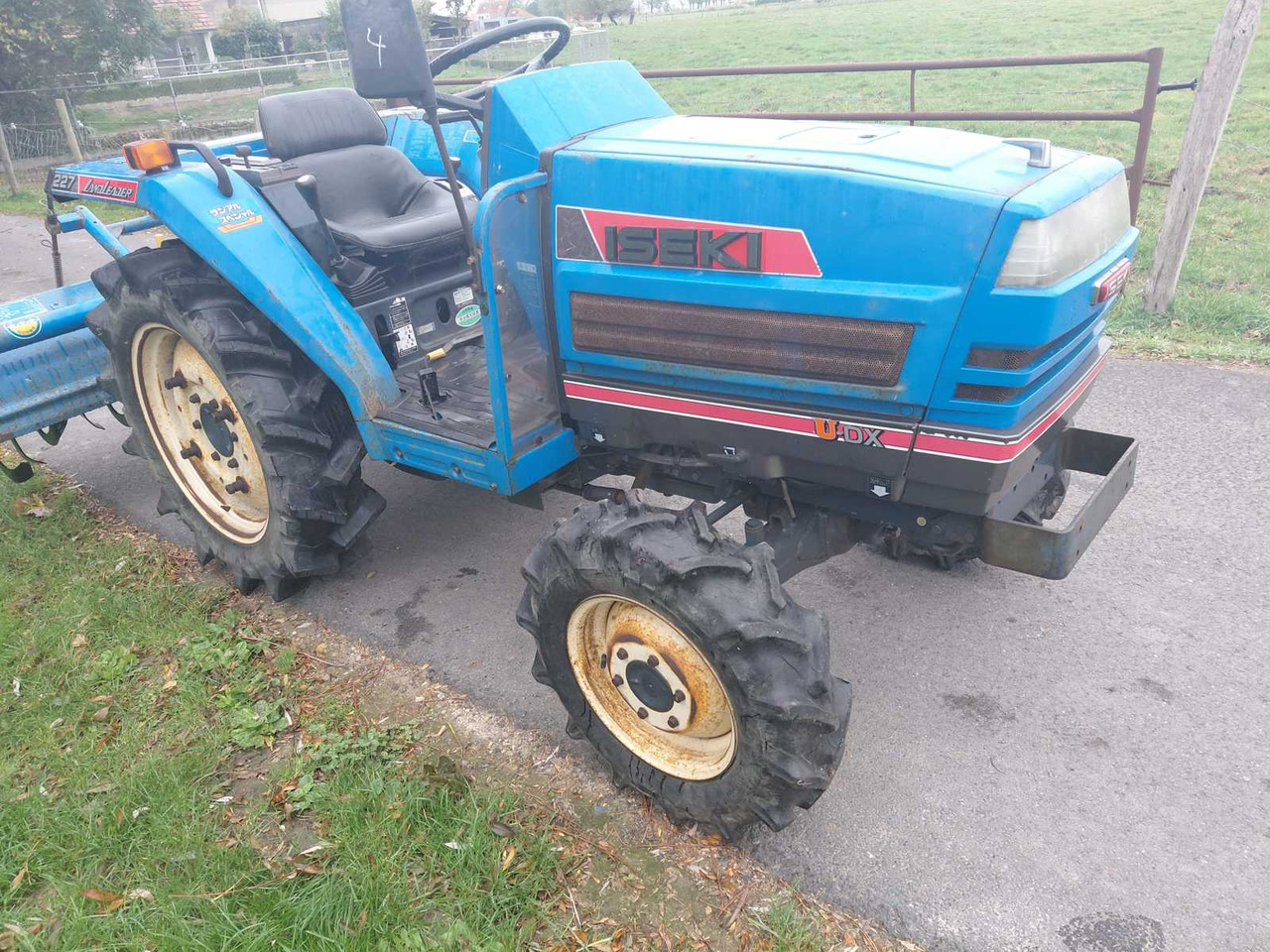 Iseki TA227 - Mali traktor: slika Iseki TA227 - Mali traktor Iseki TA227 - Mali traktor: slika Iseki TA227 - Mali traktor