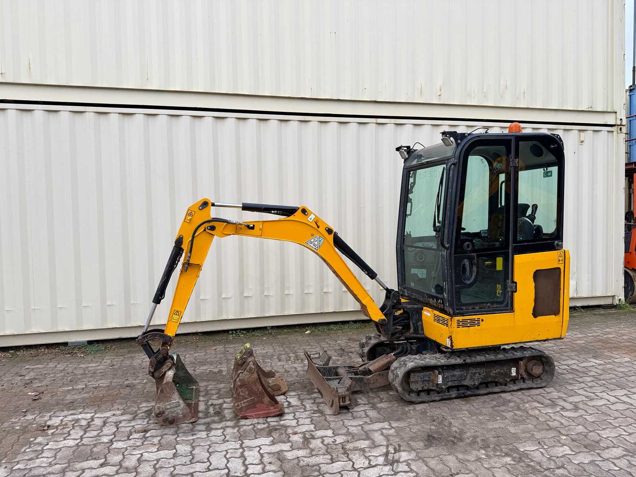 JCB - 16C-1 - 2022 - MINI EXCAVATOR - 3 X BUCKET - Mini bager: slika JCB - 16C-1 - 2022 - MINI EXCAVATOR - 3 X BUCKET - Mini bager JCB - 16C-1 - 2022 - MINI EXCAVATOR - 3 X BUCKET - Mini bager: slika JCB - 16C-1 - 2022 - MINI EXCAVATOR - 3 X BUCKET - Mini bager