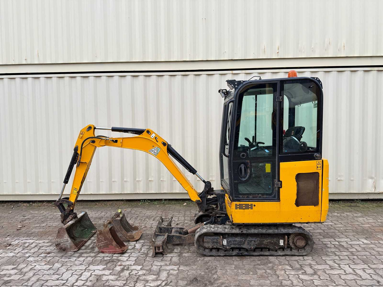 JCB - 16C-1 - 2022 - MINI EXCAVATOR - 3 X BUCKET - Mini bager: slika JCB - 16C-1 - 2022 - MINI EXCAVATOR - 3 X BUCKET - Mini bager JCB - 16C-1 - 2022 - MINI EXCAVATOR - 3 X BUCKET - Mini bager: slika JCB - 16C-1 - 2022 - MINI EXCAVATOR - 3 X BUCKET - Mini bager