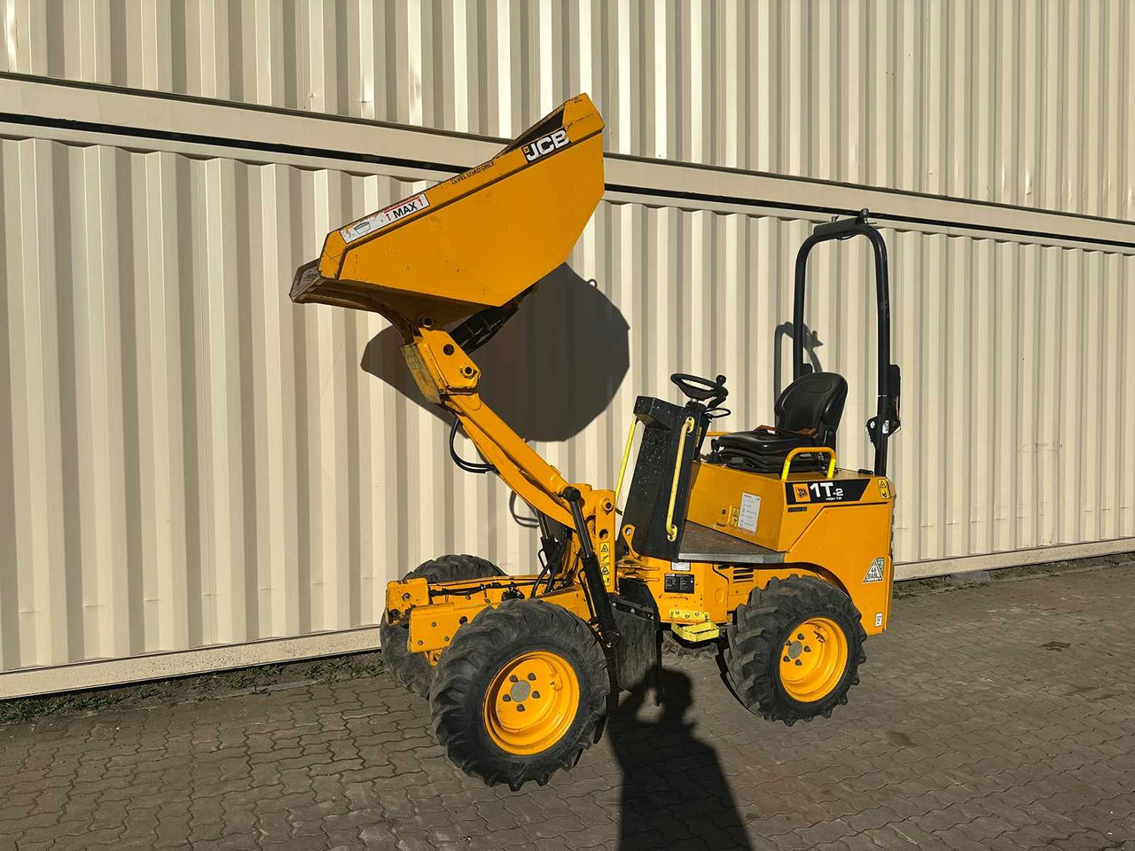JCB 1T-2 High Tip - Istovarivač: slika JCB 1T-2 High Tip - Istovarivač JCB 1T-2 High Tip - Istovarivač: slika JCB 1T-2 High Tip - Istovarivač