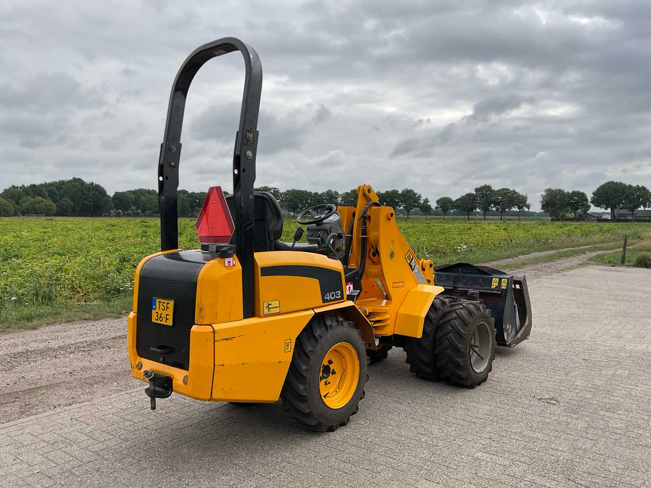 JCB 403 - Utovarivač na kotačima: slika JCB 403 - Utovarivač na kotačima JCB 403 - Utovarivač na kotačima: slika JCB 403 - Utovarivač na kotačima