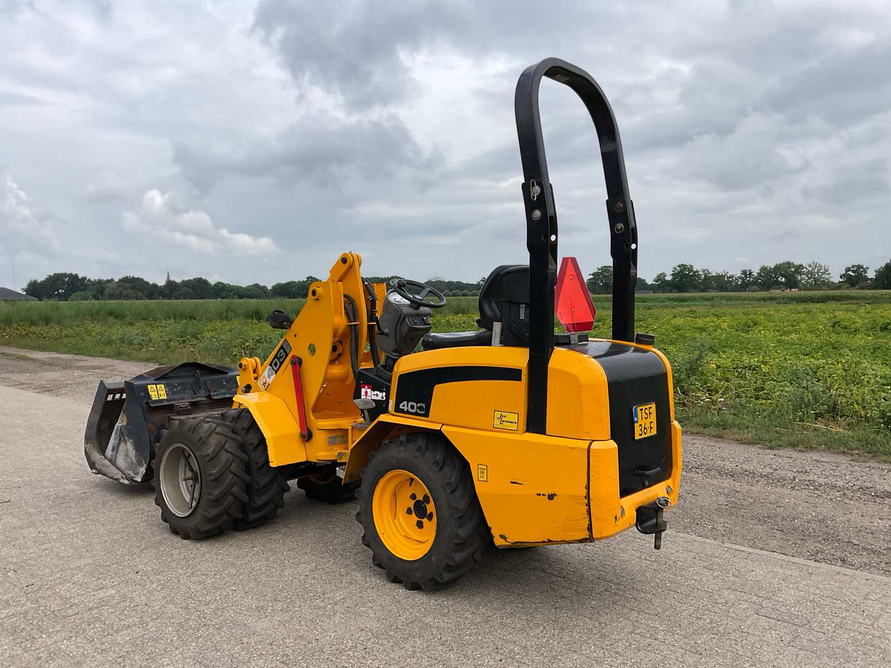 JCB 403 - Utovarivač na kotačima: slika JCB 403 - Utovarivač na kotačima JCB 403 - Utovarivač na kotačima: slika JCB 403 - Utovarivač na kotačima