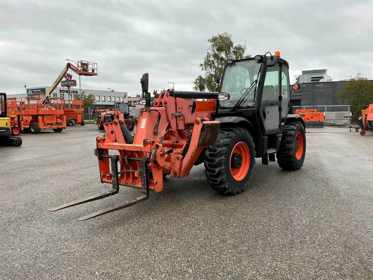 JCB 540-140 - Mini utovarivač: slika JCB 540-140 - Mini utovarivač JCB 540-140 - Mini utovarivač: slika JCB 540-140 - Mini utovarivač