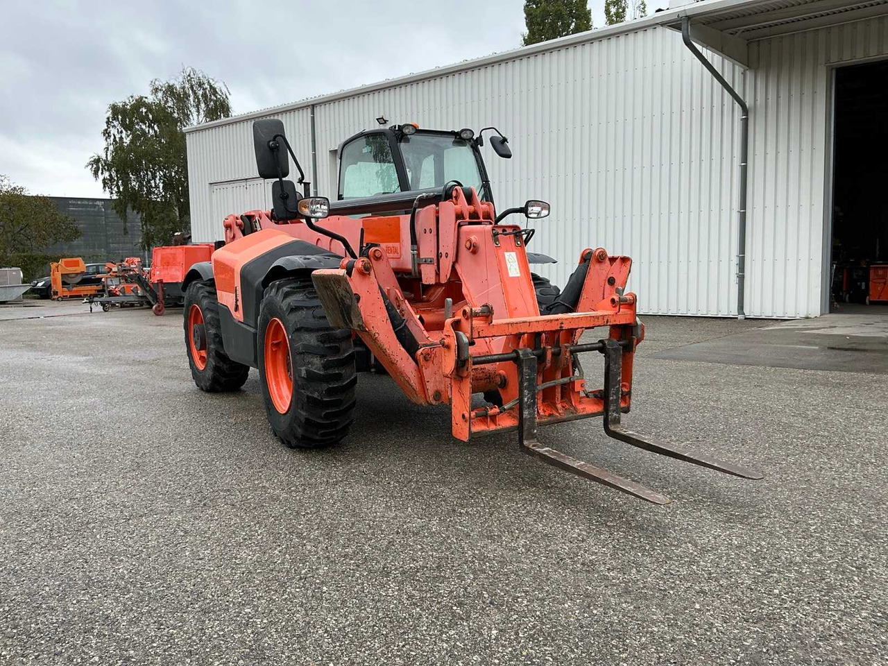 JCB 540-140 - Mini utovarivač: slika JCB 540-140 - Mini utovarivač JCB 540-140 - Mini utovarivač: slika JCB 540-140 - Mini utovarivač