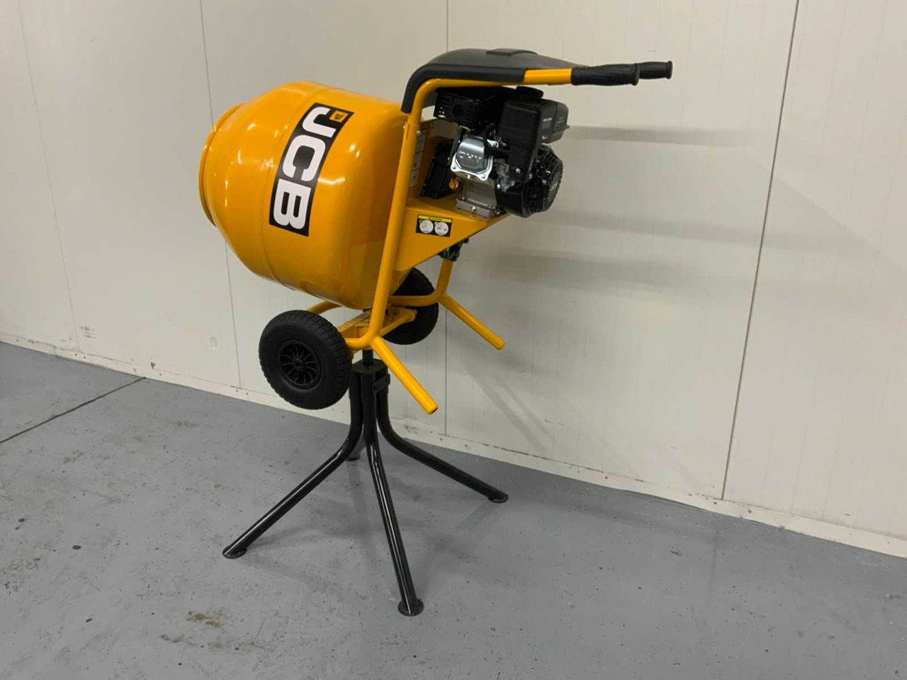 JCB CM150P - Automješalica: slika JCB CM150P - Automješalica JCB CM150P - Automješalica: slika JCB CM150P - Automješalica
