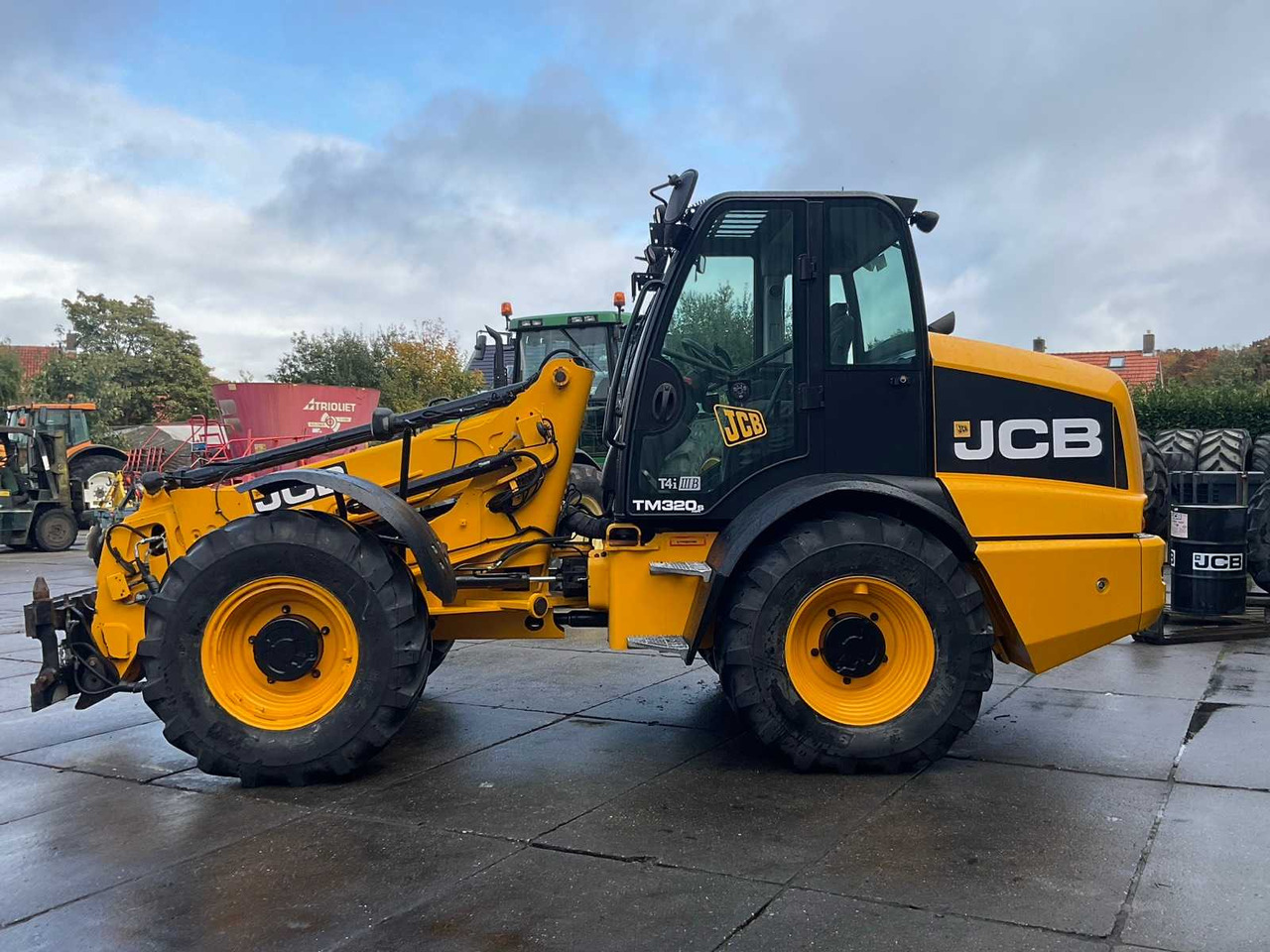 JCB TM320s - Utovarivač na kotačima: slika JCB TM320s - Utovarivač na kotačima JCB TM320s - Utovarivač na kotačima: slika JCB TM320s - Utovarivač na kotačima