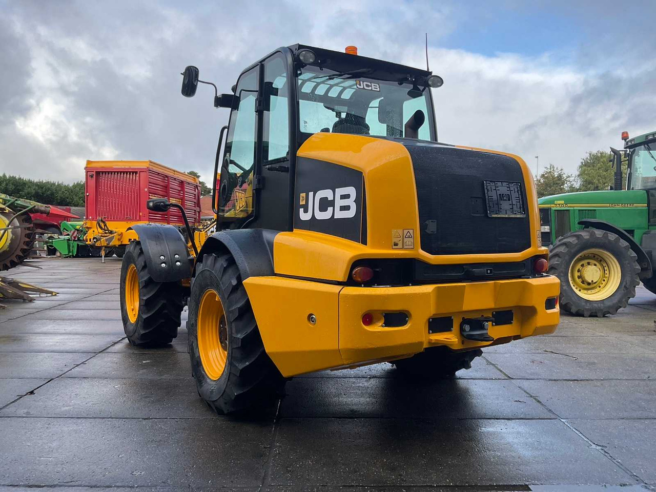 JCB TM320s - Utovarivač na kotačima: slika JCB TM320s - Utovarivač na kotačima JCB TM320s - Utovarivač na kotačima: slika JCB TM320s - Utovarivač na kotačima