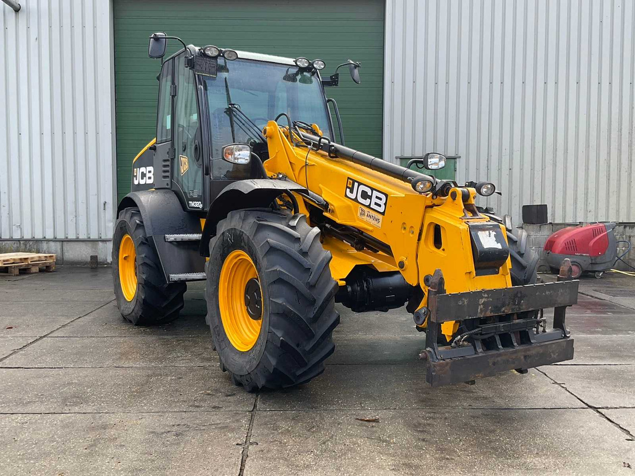 JCB TM320s - Utovarivač na kotačima: slika JCB TM320s - Utovarivač na kotačima JCB TM320s - Utovarivač na kotačima: slika JCB TM320s - Utovarivač na kotačima