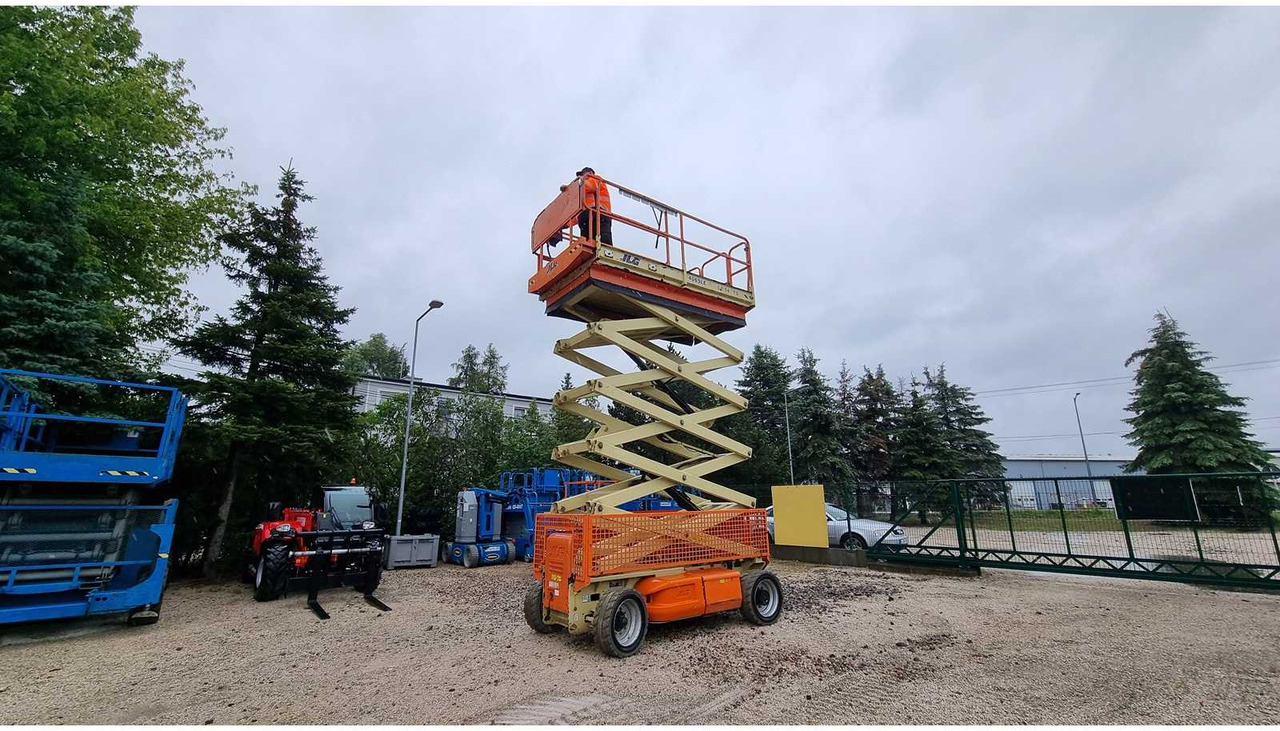 JLG 4069LE - Podizna platforma: slika JLG 4069LE - Podizna platforma JLG 4069LE - Podizna platforma: slika JLG 4069LE - Podizna platforma