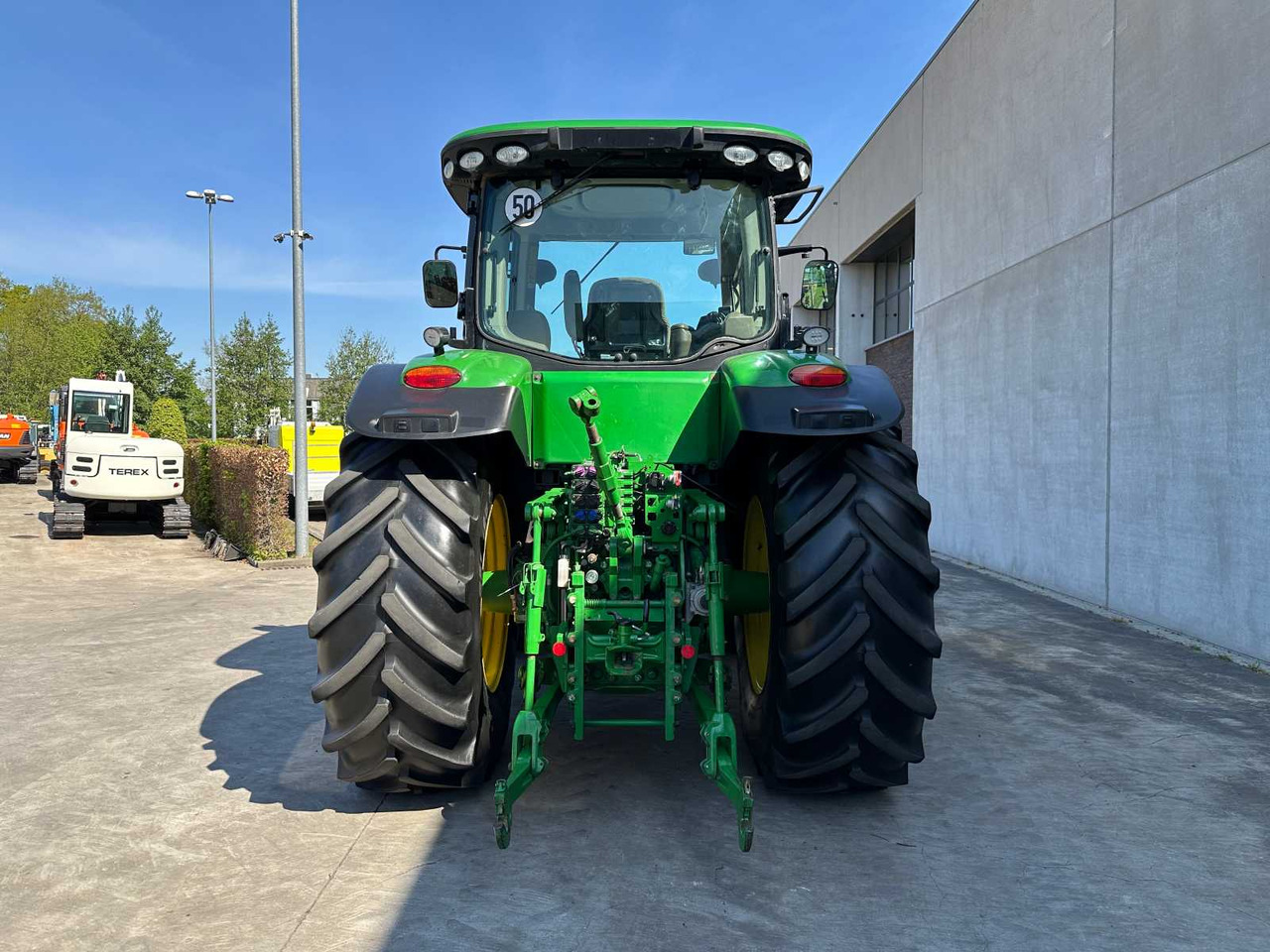 JOHN DEERE - 2013 - 7230R - ALL-WHEEL DRIVE FARM TRACTOR - Traktor: slika JOHN DEERE - 2013 - 7230R - ALL-WHEEL DRIVE FARM TRACTOR - Traktor JOHN DEERE - 2013 - 7230R - ALL-WHEEL DRIVE FARM TRACTOR - Traktor: slika JOHN DEERE - 2013 - 7230R - ALL-WHEEL DRIVE FARM TRACTOR - Traktor