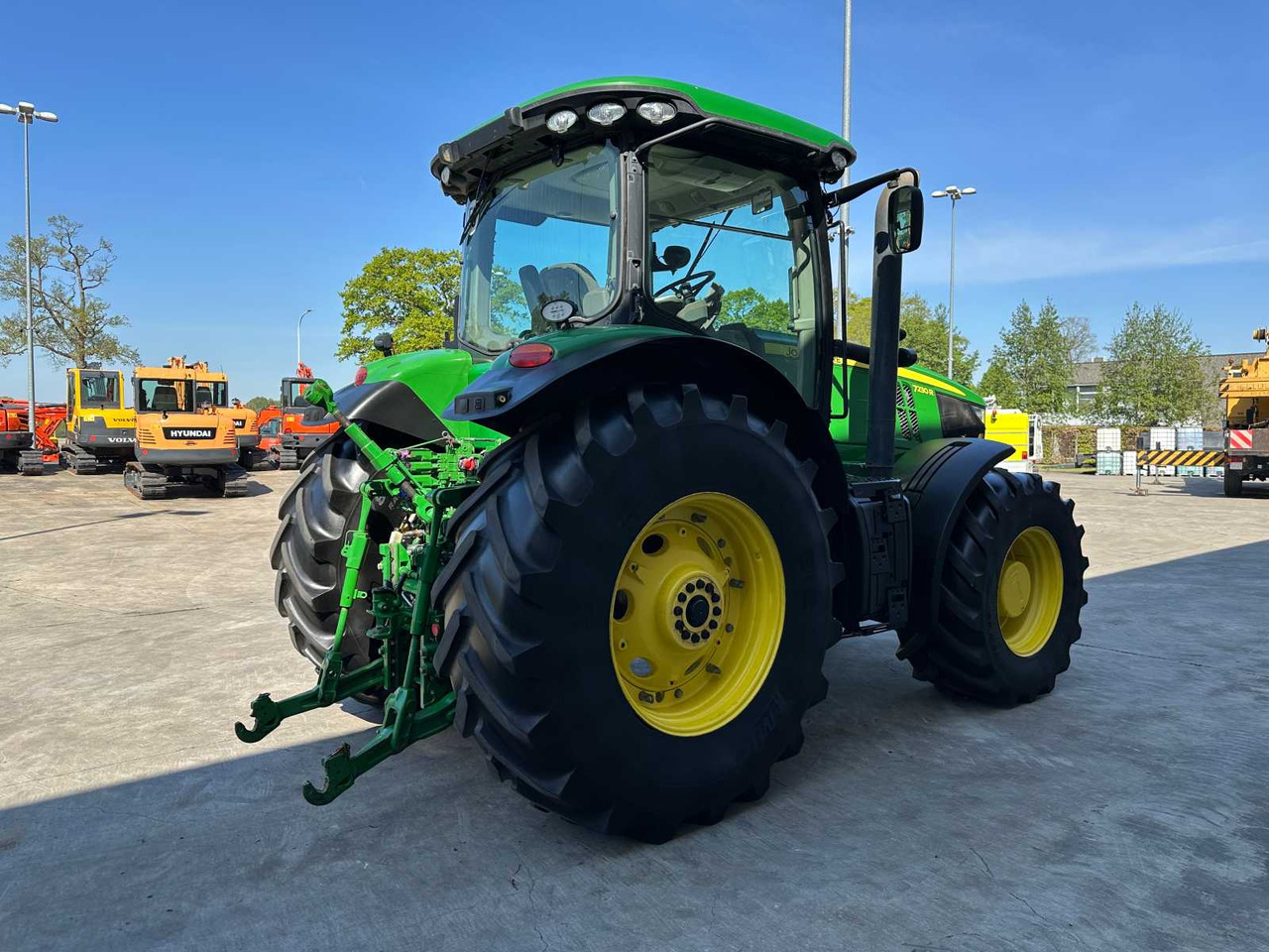 JOHN DEERE - 2013 - 7230R - ALL-WHEEL DRIVE FARM TRACTOR - Traktor: slika JOHN DEERE - 2013 - 7230R - ALL-WHEEL DRIVE FARM TRACTOR - Traktor JOHN DEERE - 2013 - 7230R - ALL-WHEEL DRIVE FARM TRACTOR - Traktor: slika JOHN DEERE - 2013 - 7230R - ALL-WHEEL DRIVE FARM TRACTOR - Traktor