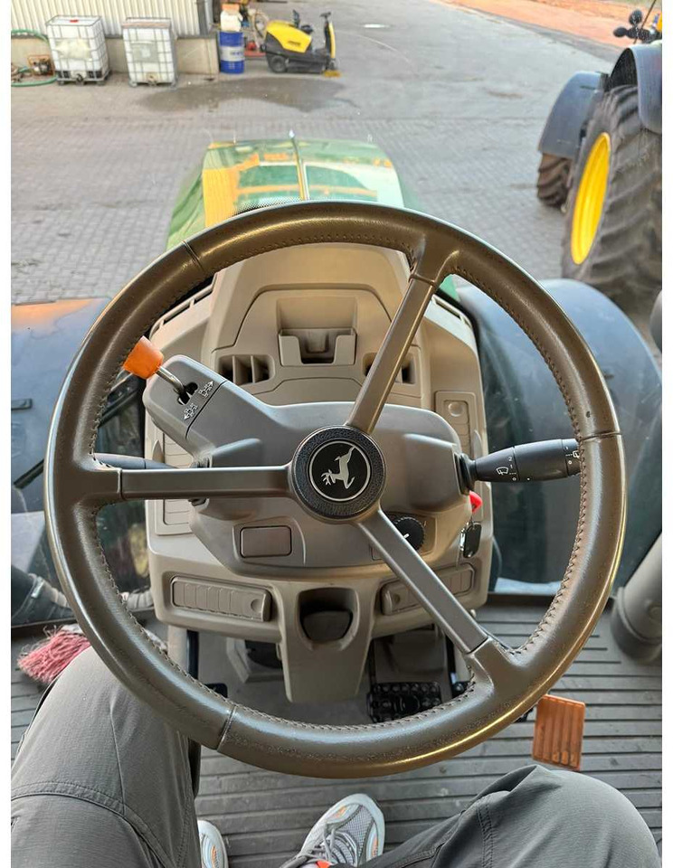 JOHN DEERE 6R 250 - E18 - Traktor: slika JOHN DEERE 6R 250 - E18 - Traktor JOHN DEERE 6R 250 - E18 - Traktor: slika JOHN DEERE 6R 250 - E18 - Traktor